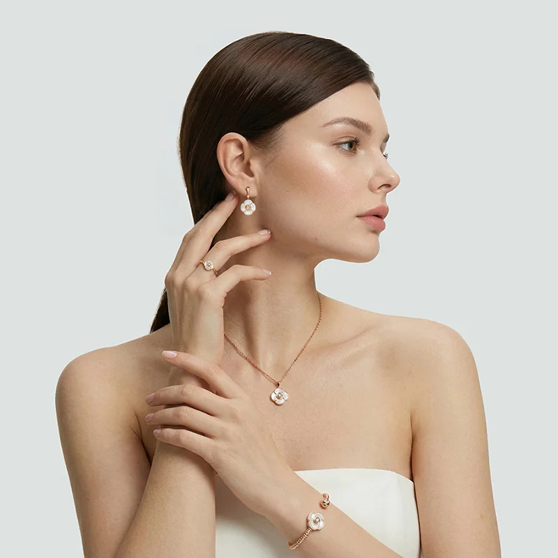 山茶系列
戒指 - 4
